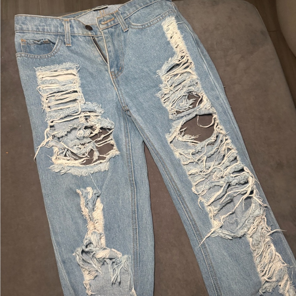 FASHIONOVA SIZE 5 ripped jeans